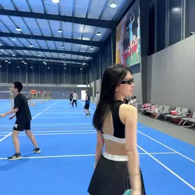 秦玲